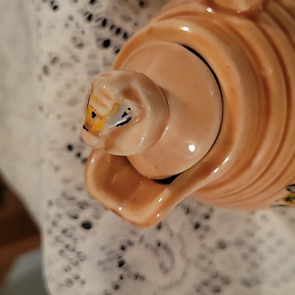 Vintage Bee Pot - Picture 2 of 7